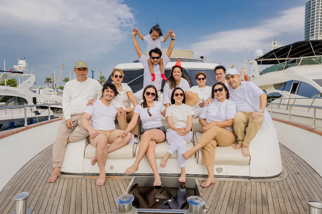 Enjoy yacht rental services in Dubai on a yacht cruise.