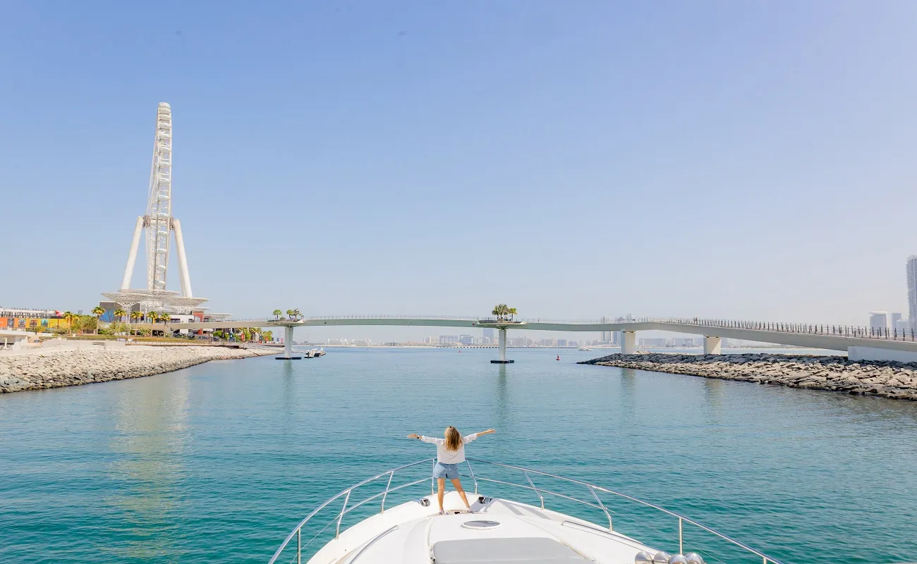 Choose a Dubai yacht tour and enjoy the wonderful views!