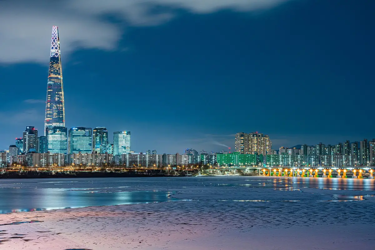 Night beach Dubai, a glittering escape from the summer nights, blossom with a unique charm.