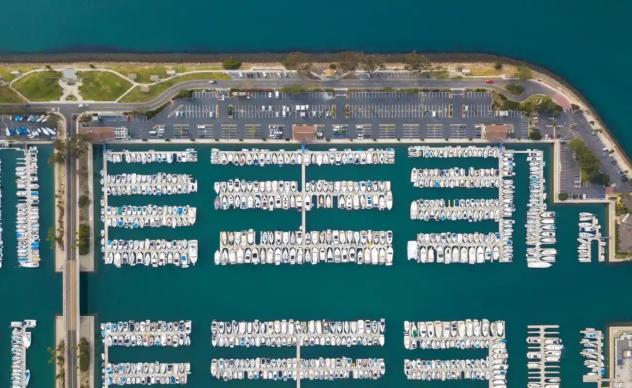 Dubai Marina Yacht Club provides a safe and tranquil environment for yachts to moor.