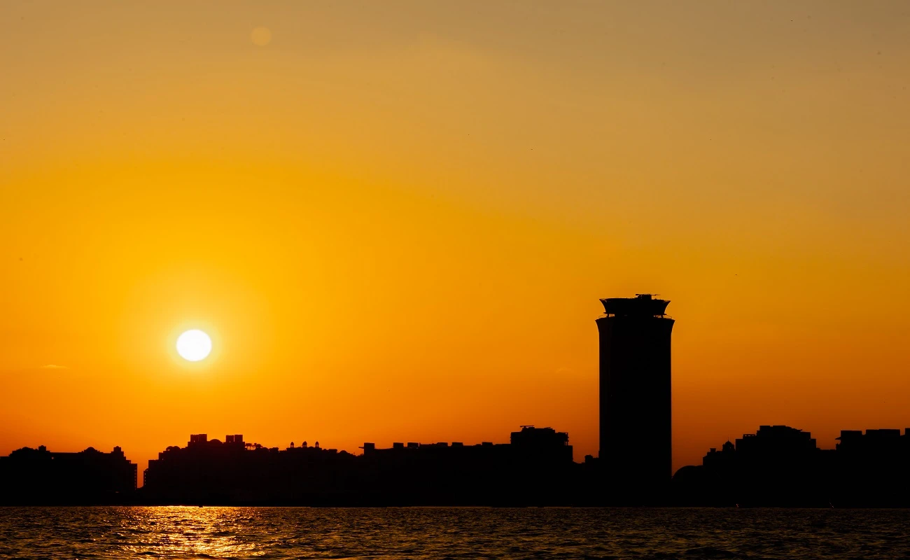 On a sunset cruise Dubai, you can see the entire city skyline colored with a golden glow that is very beautiful.