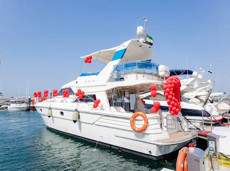 Dubai Yacht Romantic Dinner Cruise
