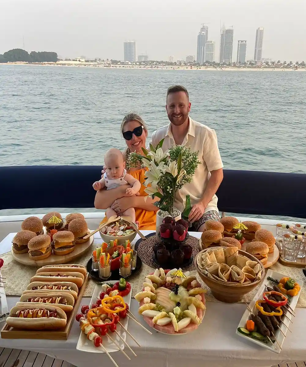 Enjoy Dubai yacht brunch cruise with family and friends!