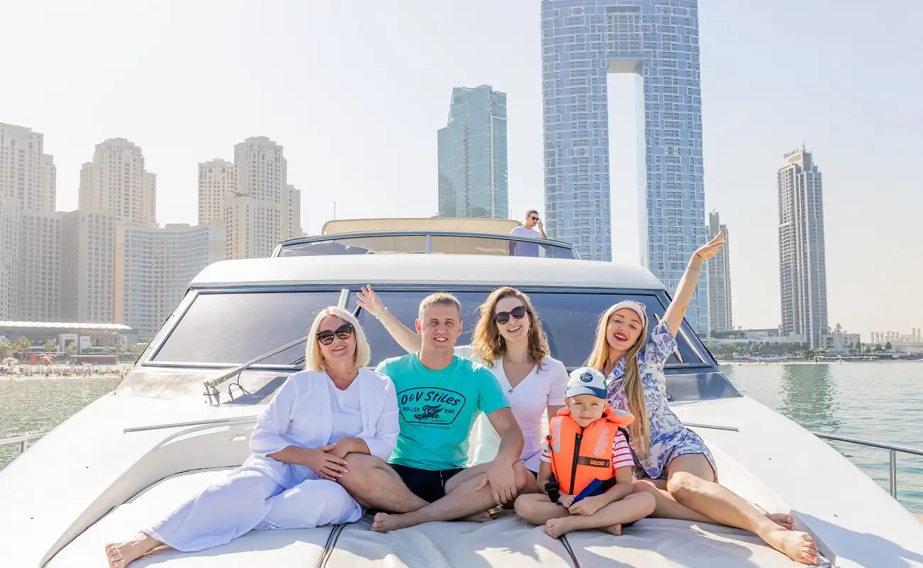 Taking a boat cruise in Dubai is an excellent way to capture stunning photos and enjoy luxurious leisure.