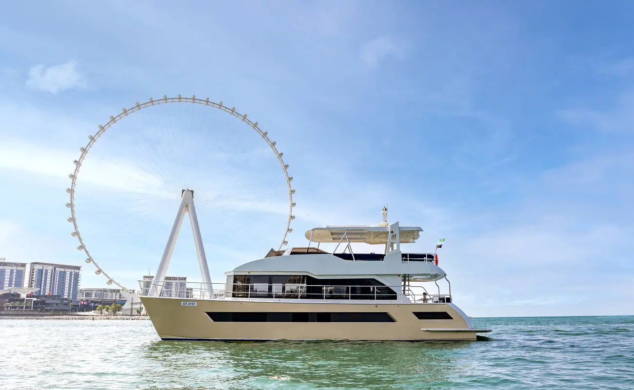 Choose the right Dubai Marina boat ride to enjoy a cruise experience.