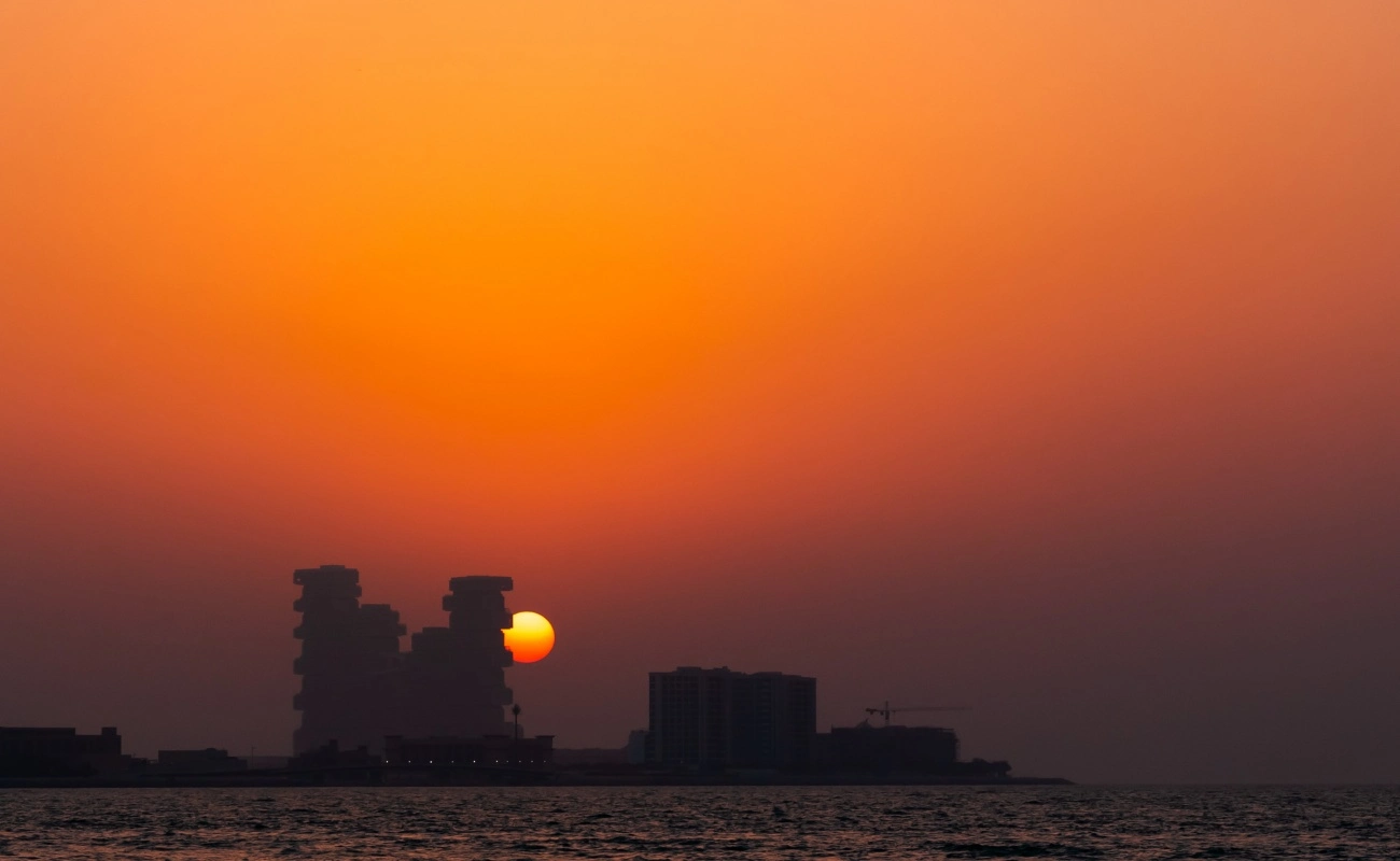 Rent a yacht for an unforgettable sunset boat tour of Dubai Marina.