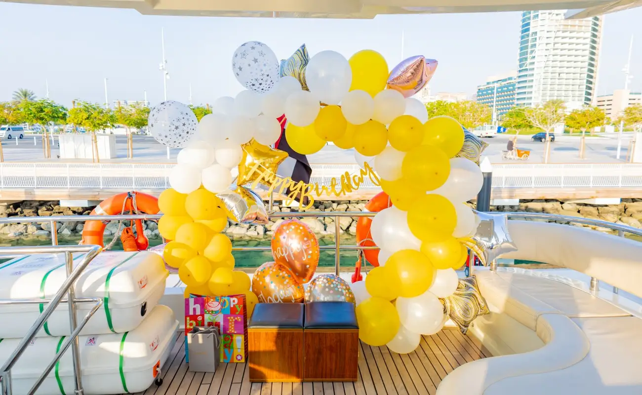 Plan a yacht rental birthday party in Dubai.