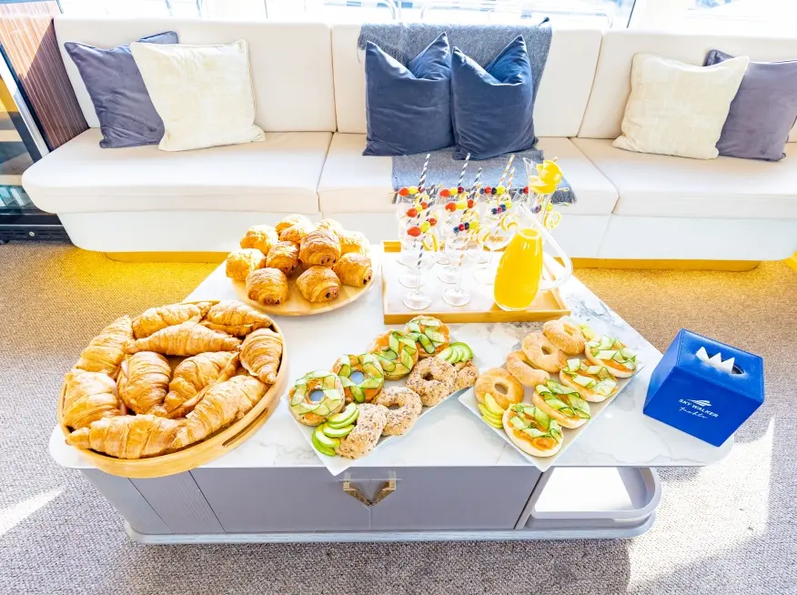 Yacht and Boat Tours in Dubai with Breakfast