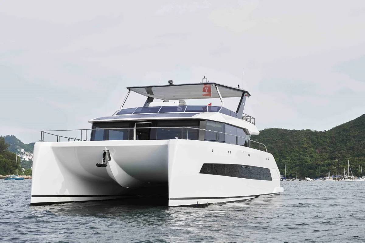 Dubai Yacht Oceanwalker S60 at sea cruising.