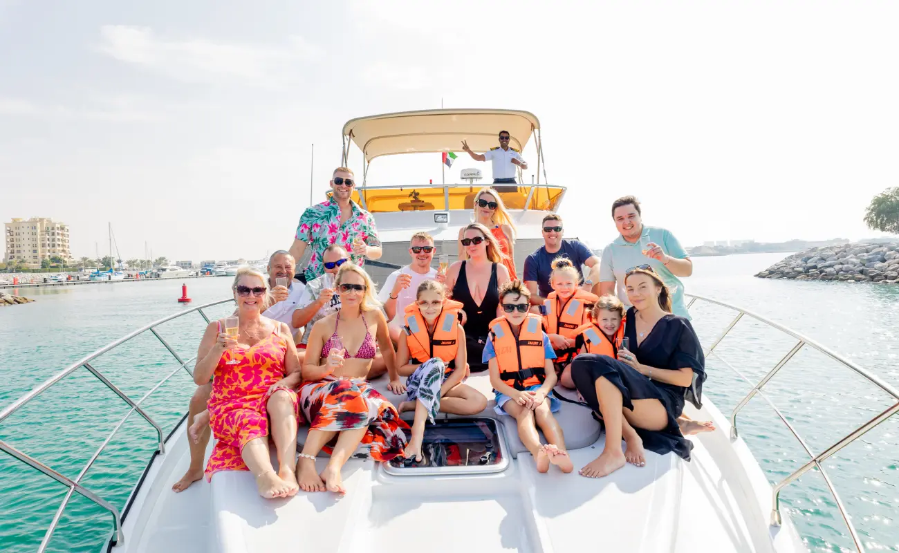 Experience the Dubai cruise trip with family and friends!