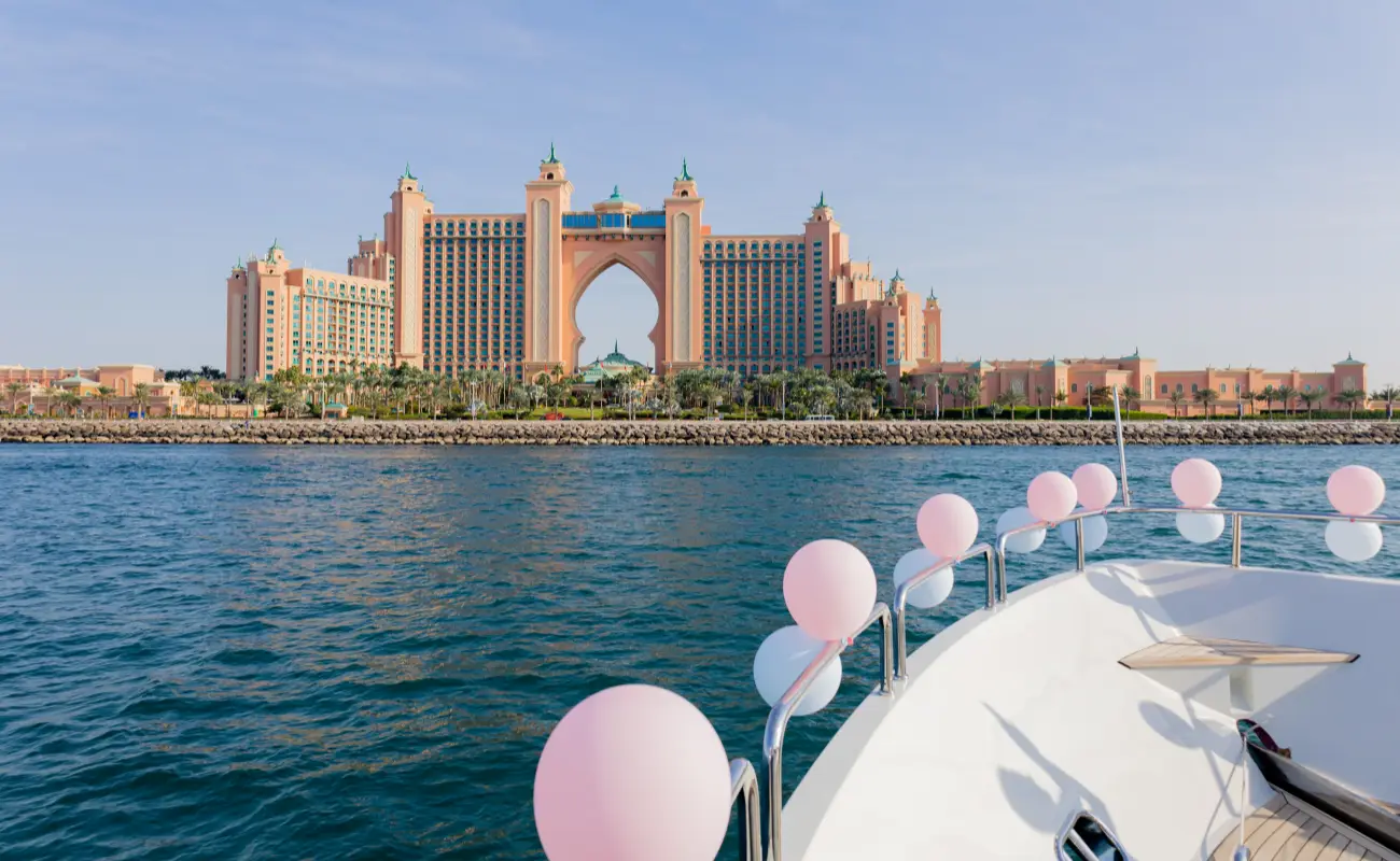 Yacht Party Cruise in Dubai for 20 People