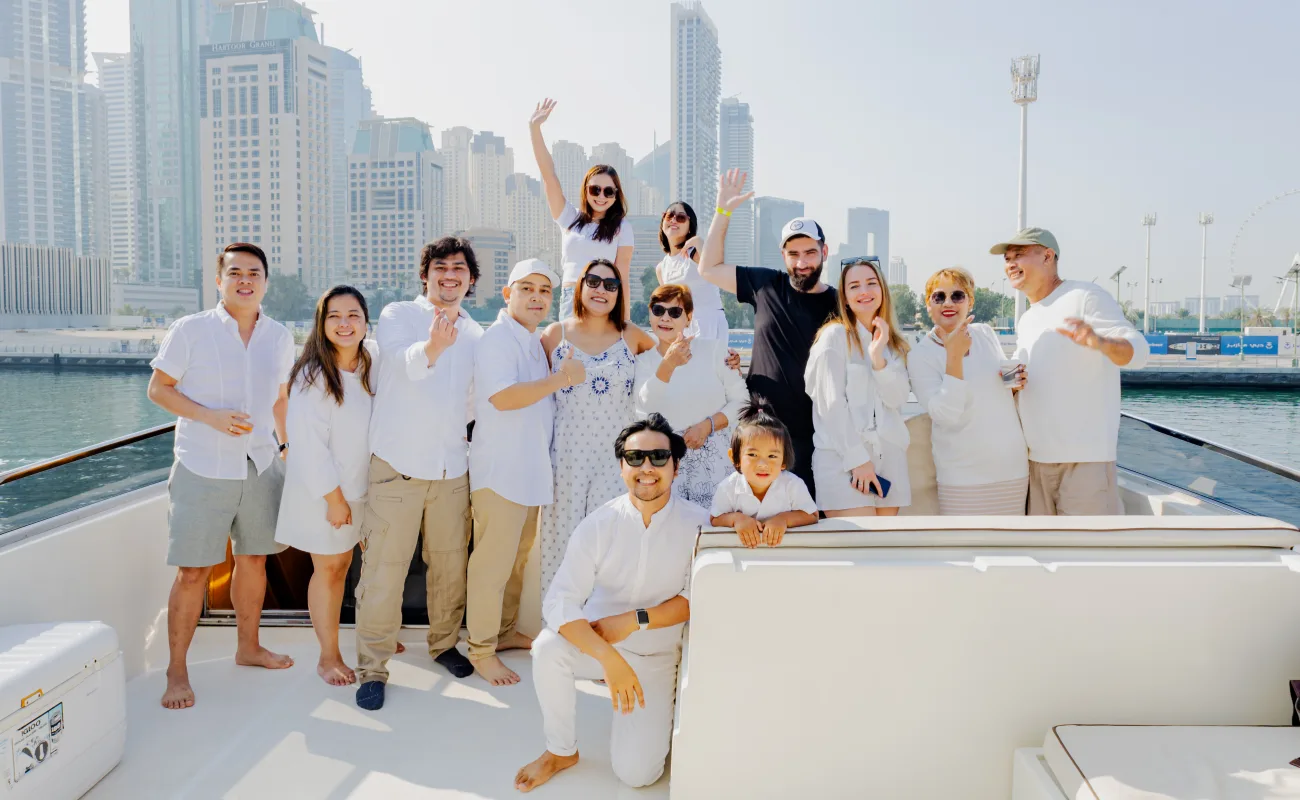 Book Dubai Yacht Rental with Photographer