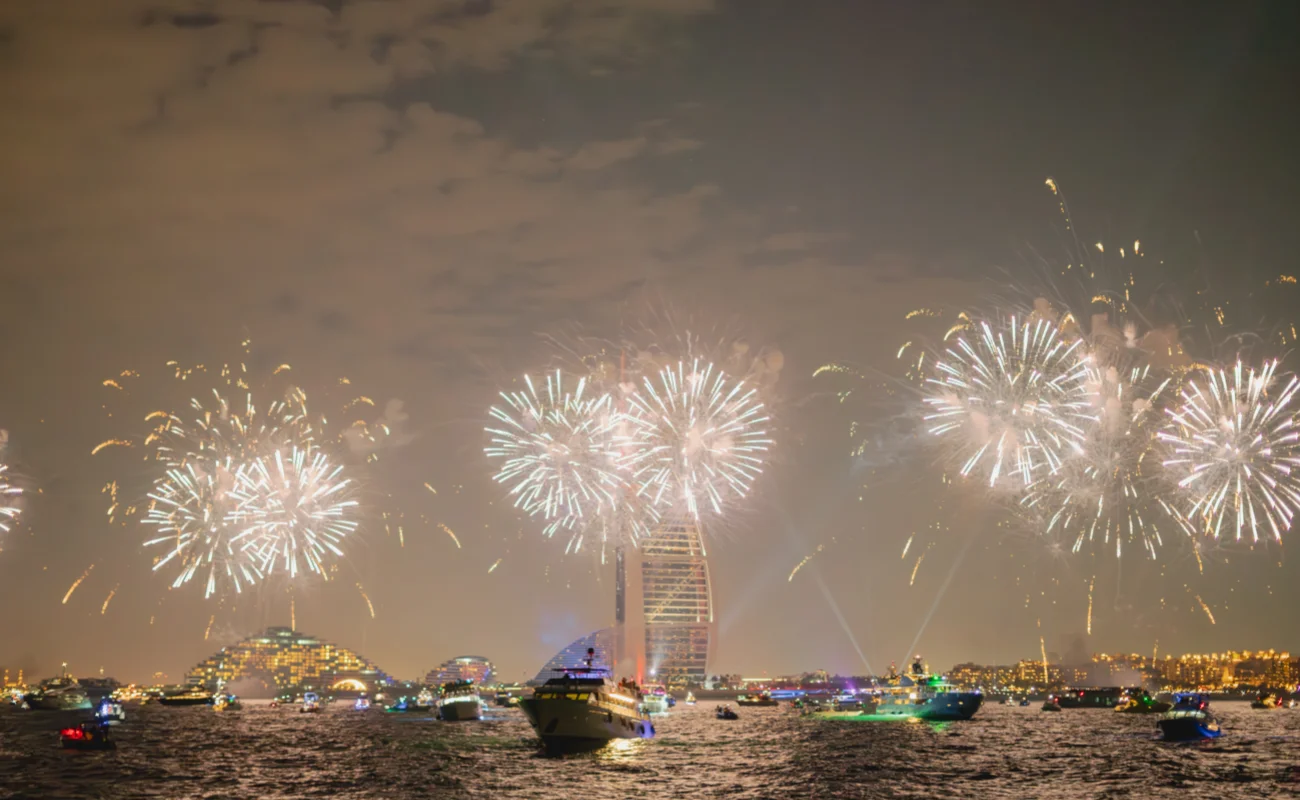 Watch Dubai NYE Fireworks from Yachts