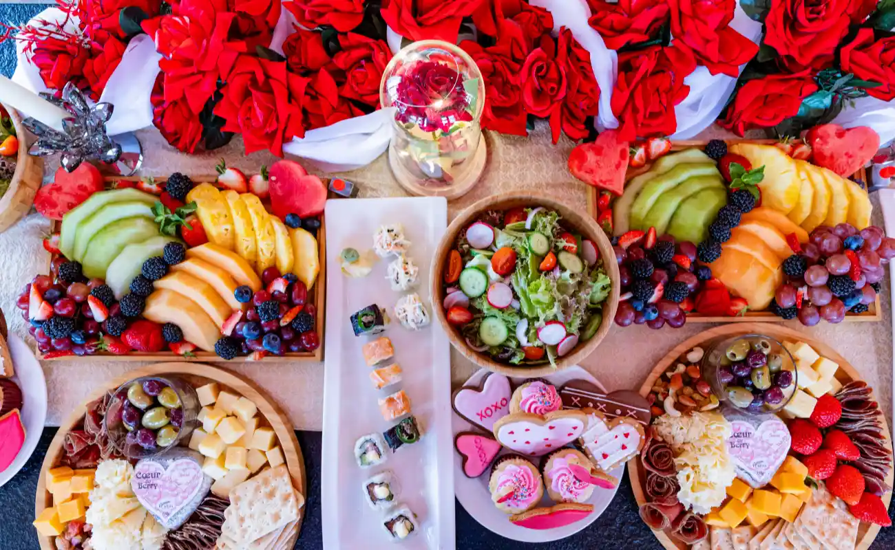 Dubai Romantic Yacht Cruise with Dinner