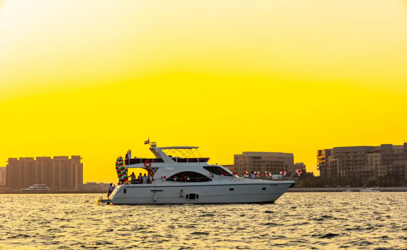 Dubai Sunset Yacht Cruise for Couples