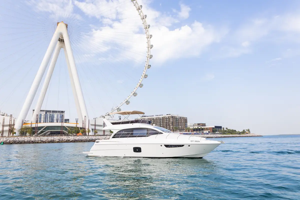 Flybridge Yacht for Small Families