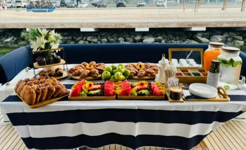 Boat Tour in Dubai Harbour with Food & Beverage
