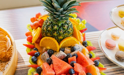 yacht cruise Dubai with food