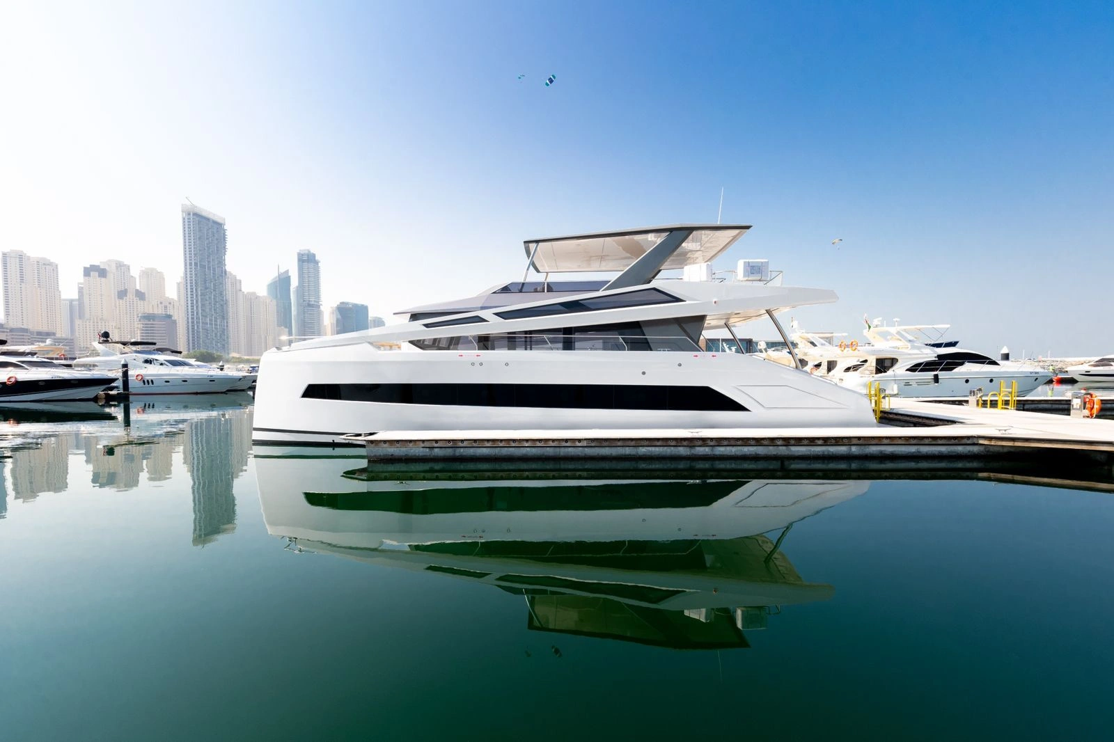 Dubai Marina Sightseeing Yacht Tour